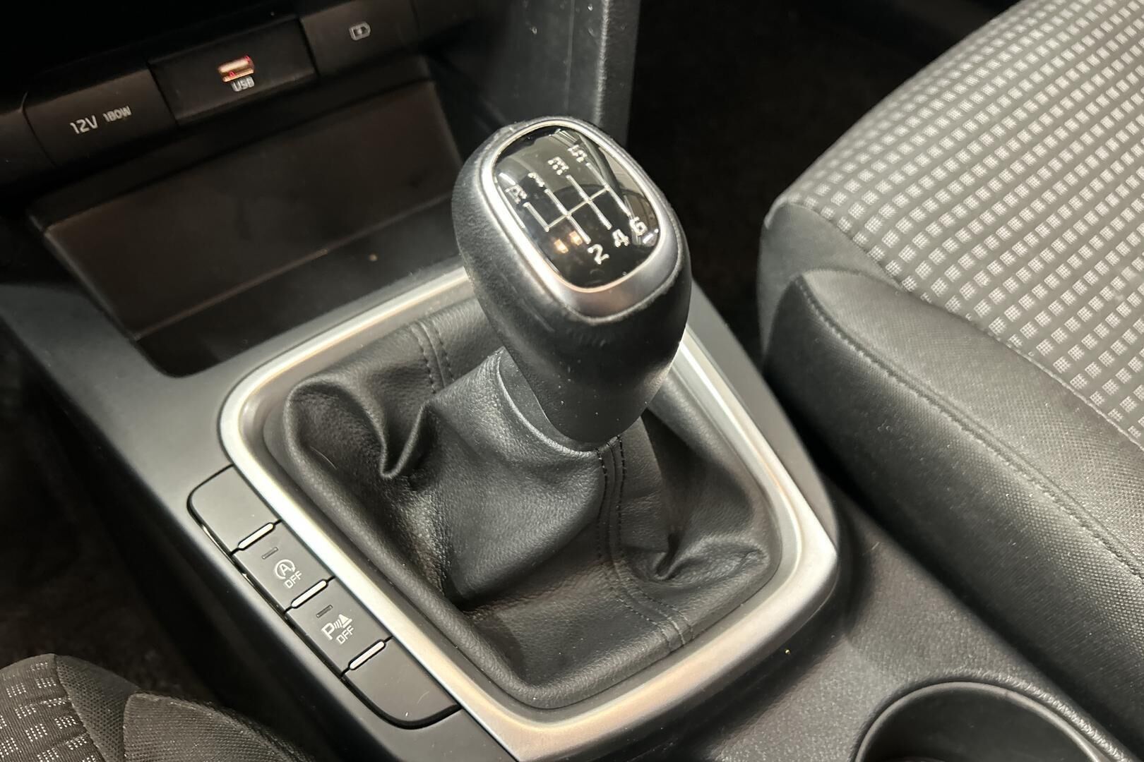 Kia Ceed iso kuva 22