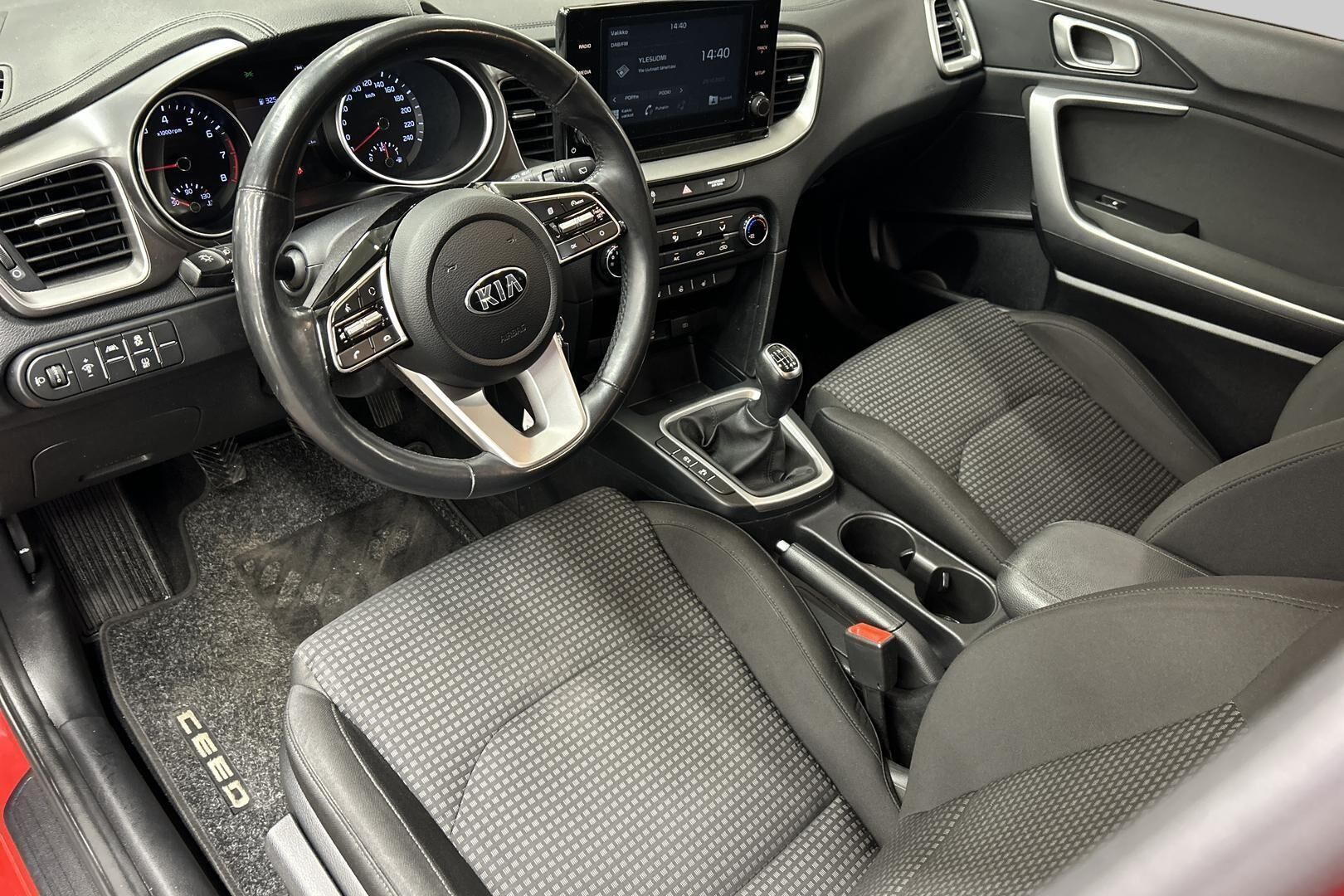 Kia Ceed iso kuva 9