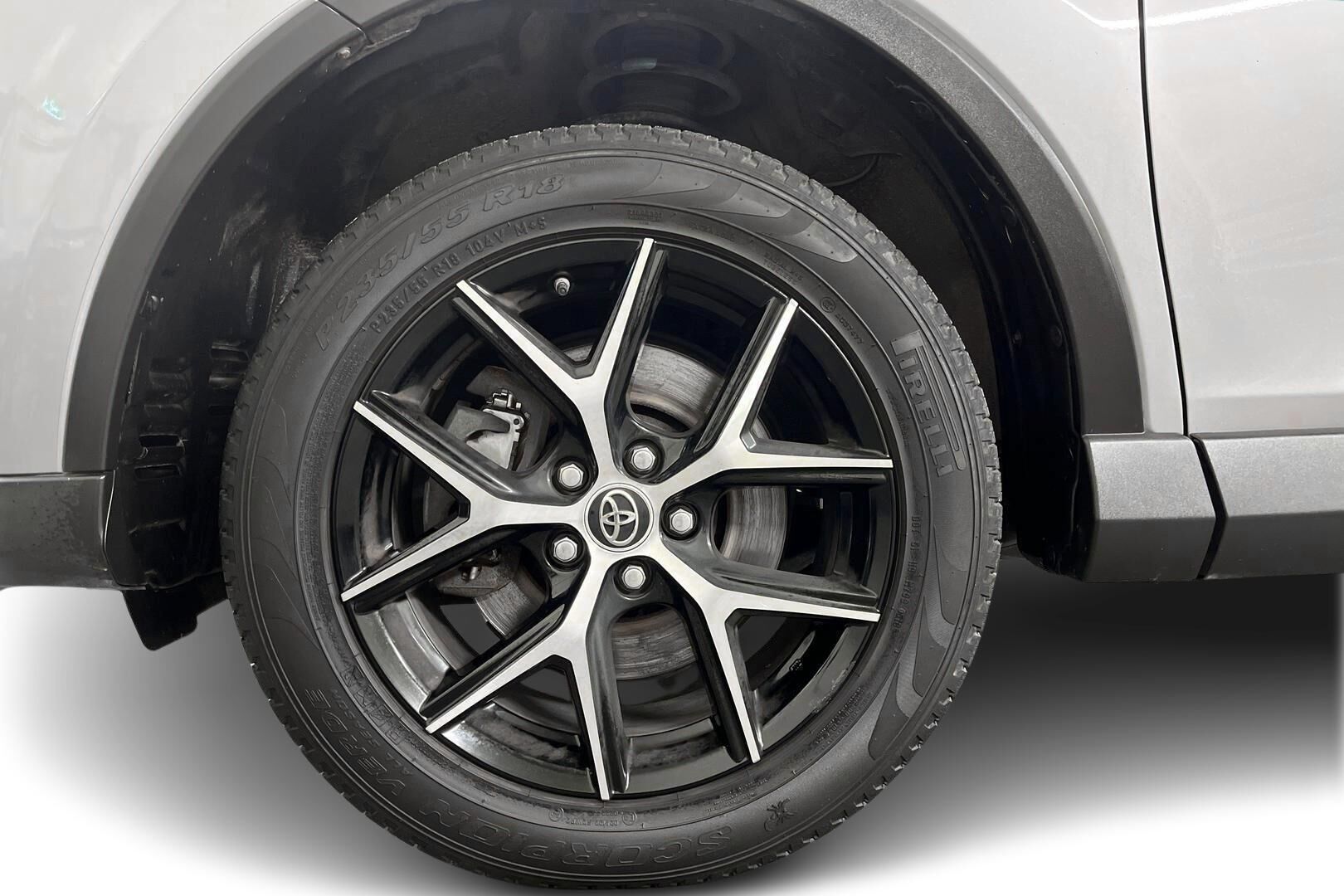 Toyota RAV4 iso kuva 4