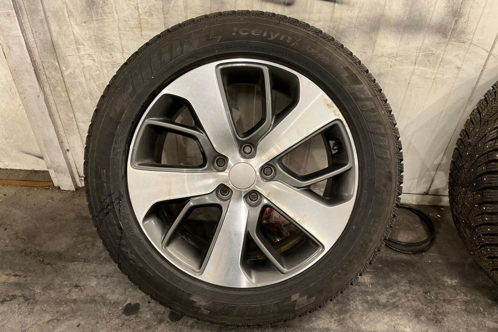 Toyota RAV4 iso kuva 5