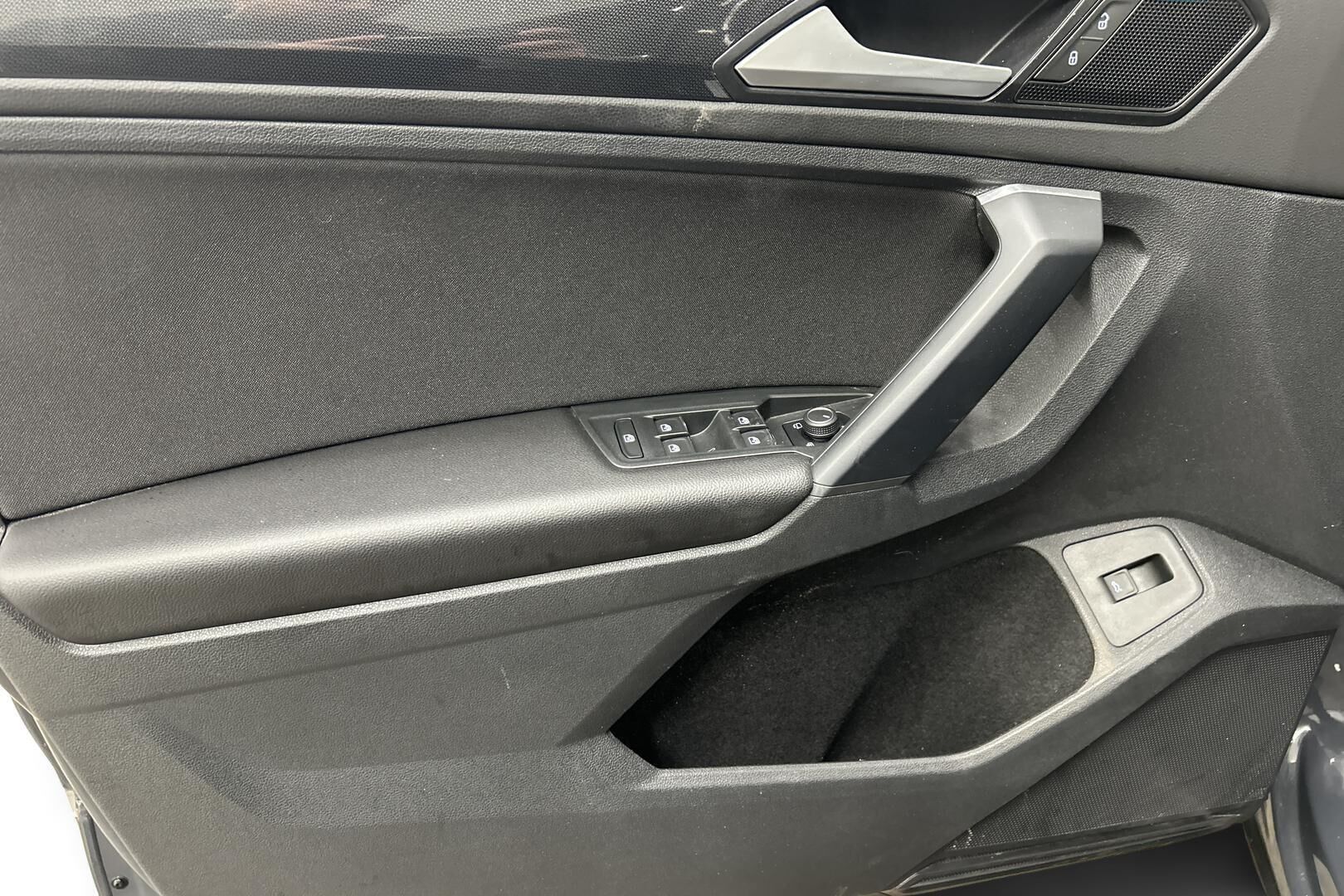 Volkswagen Tiguan iso kuva 14