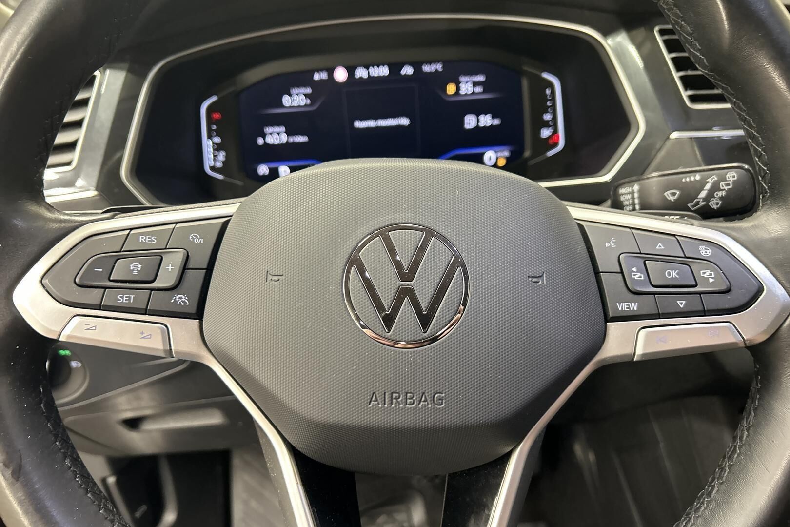 Volkswagen Tiguan iso kuva 18