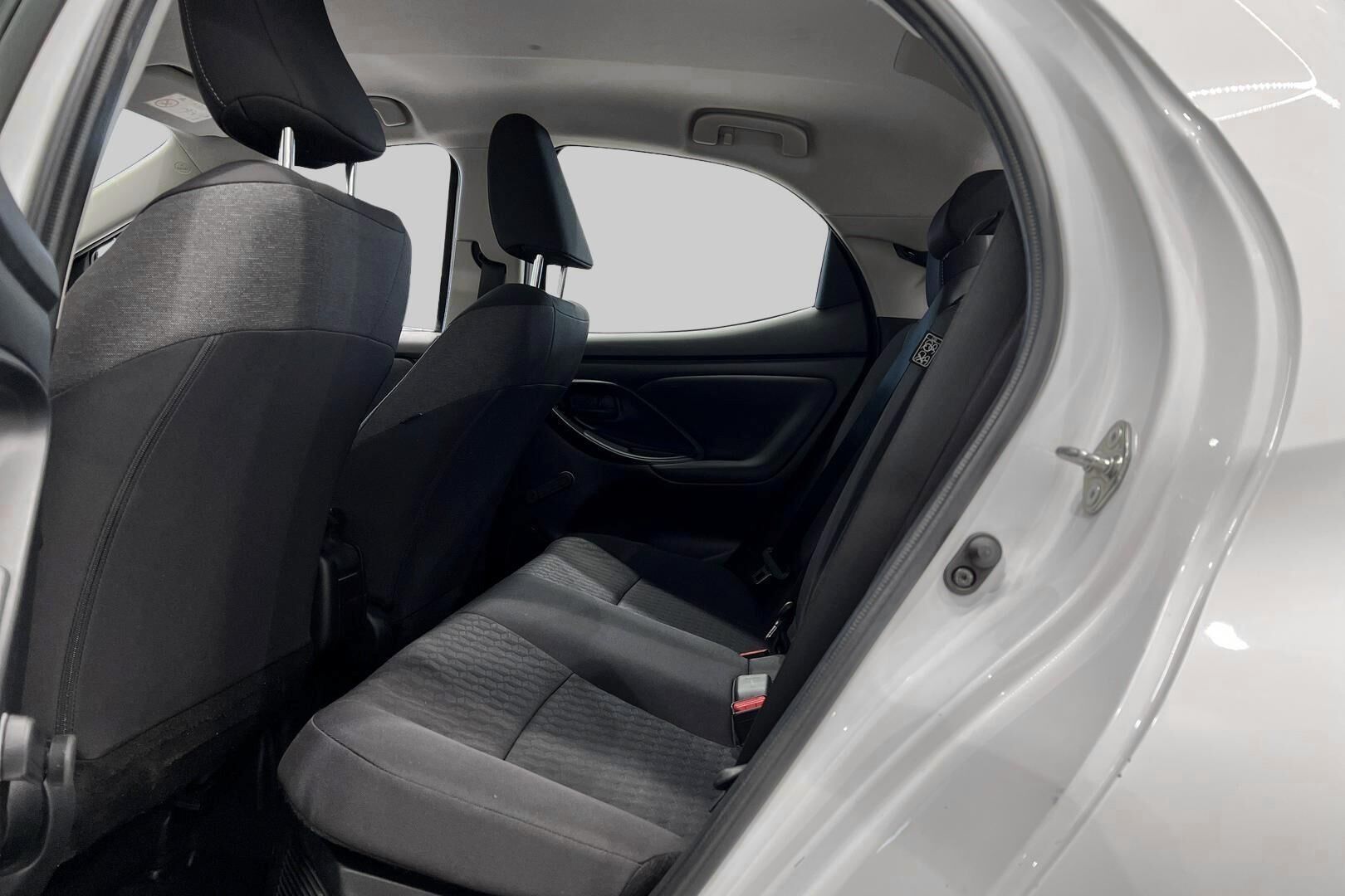 Toyota Yaris iso kuva 10