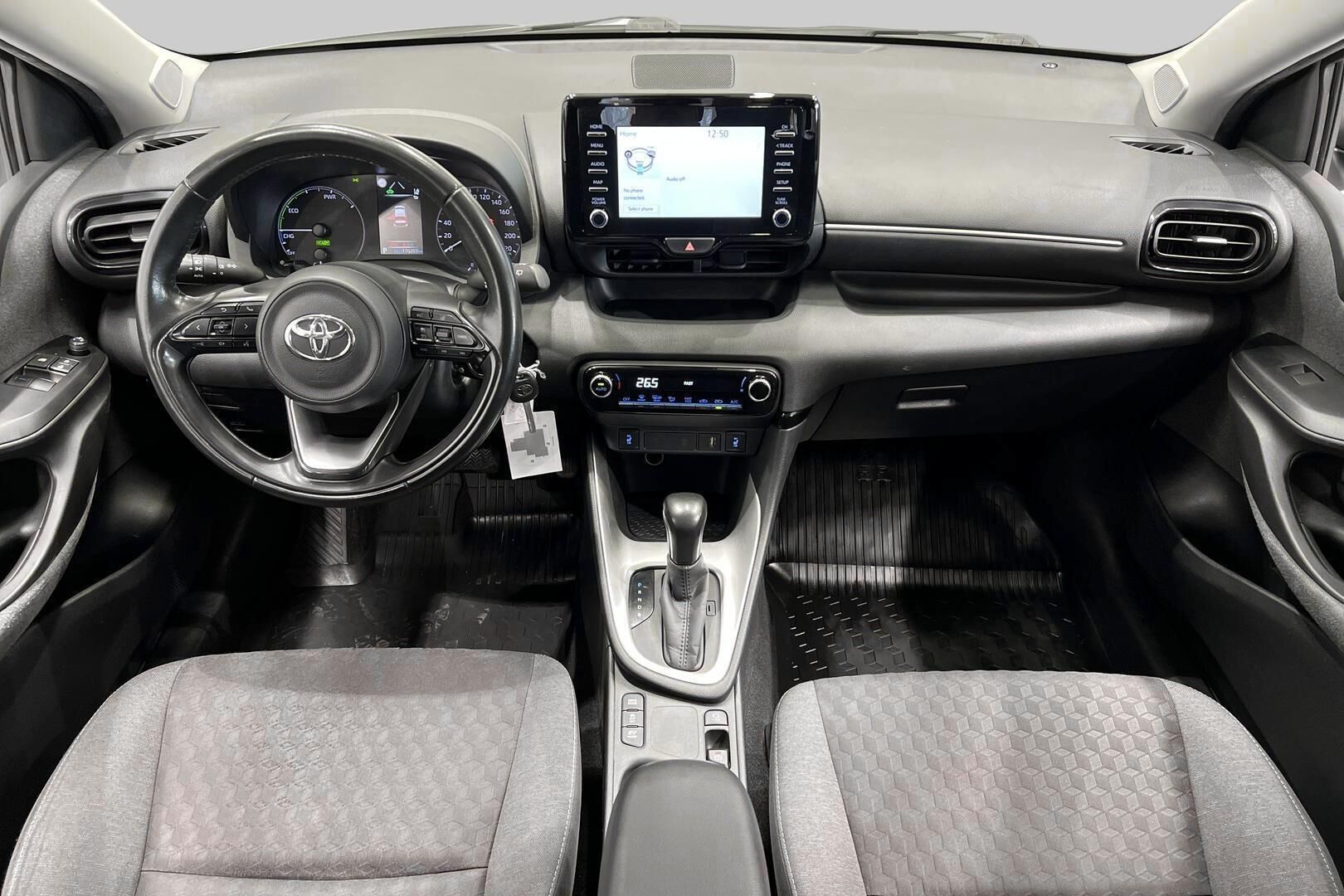 Toyota Yaris iso kuva 11