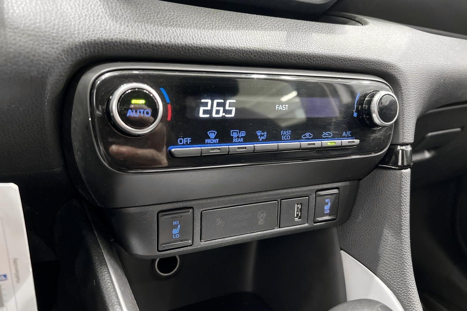 Toyota Yaris iso kuva 16