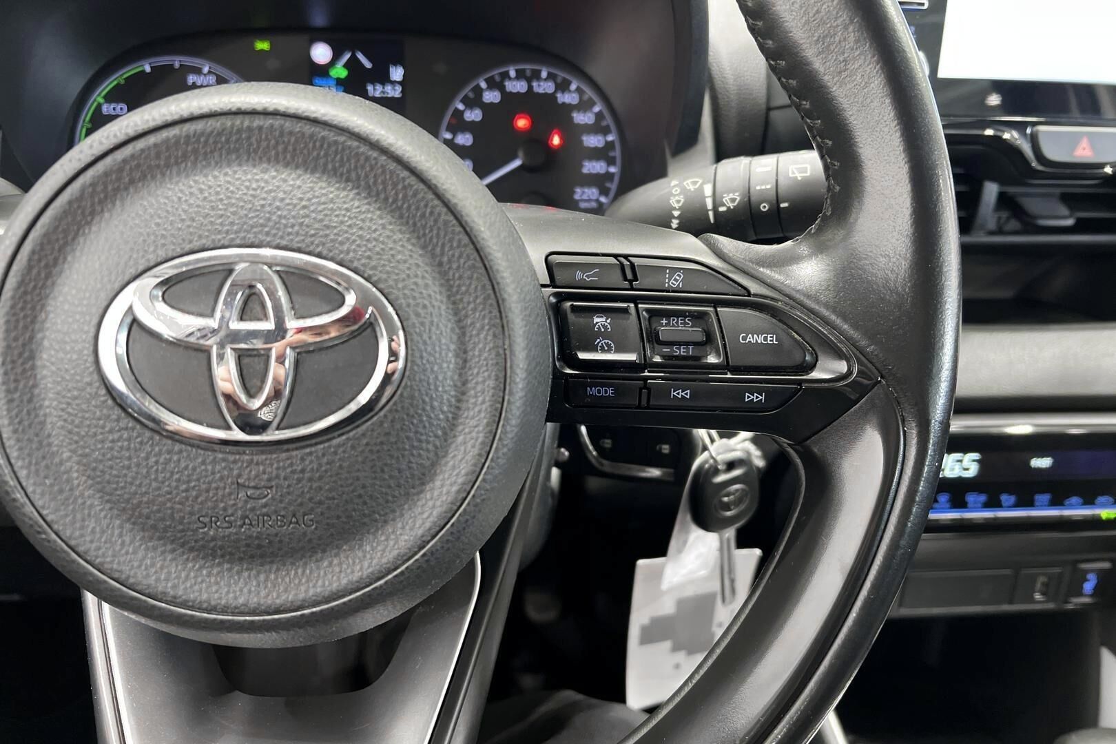 Toyota Yaris iso kuva 19