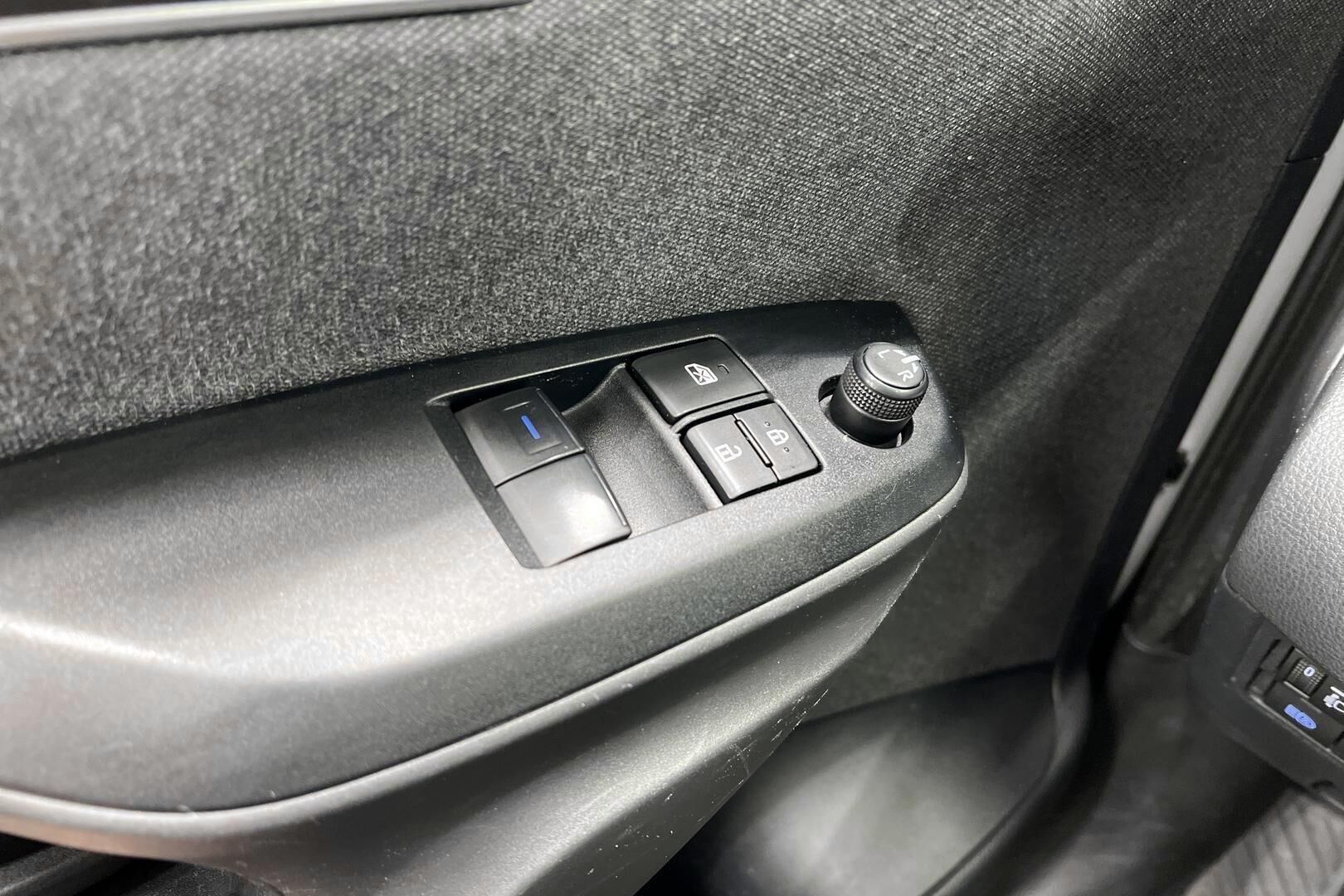 Toyota Yaris iso kuva 22