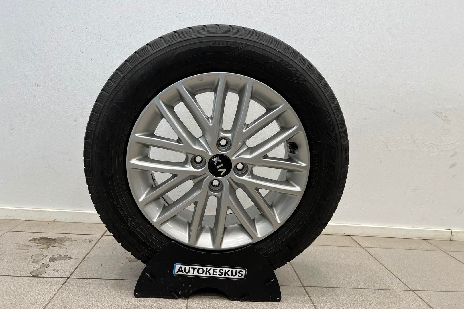 Toyota Yaris iso kuva 25