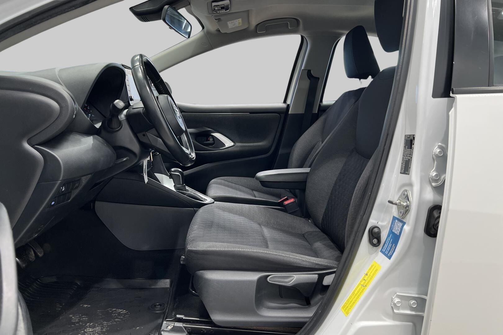 Toyota Yaris iso kuva 9