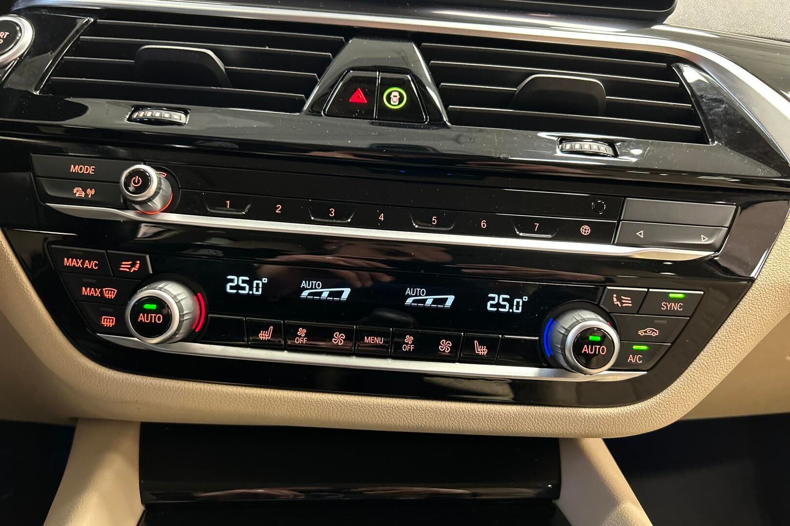 BMW 5-SARJA iso kuva 15