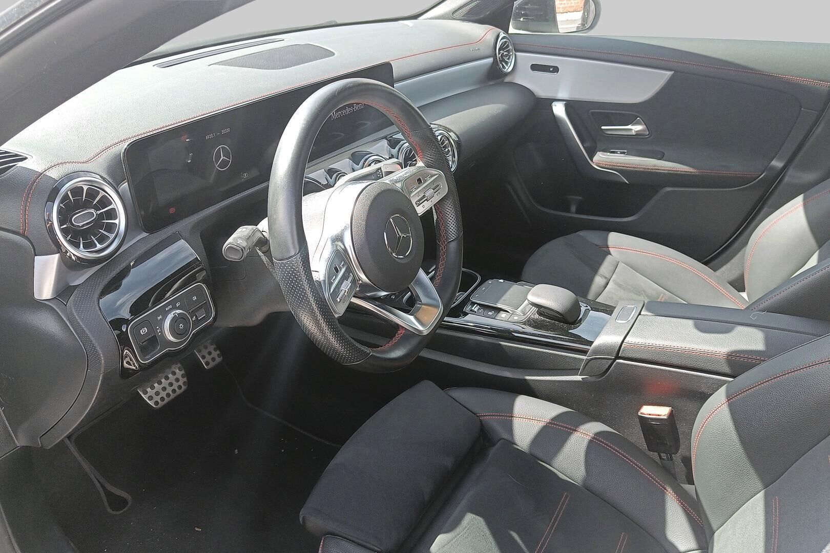 Mercedes-Benz CLA iso kuva 2