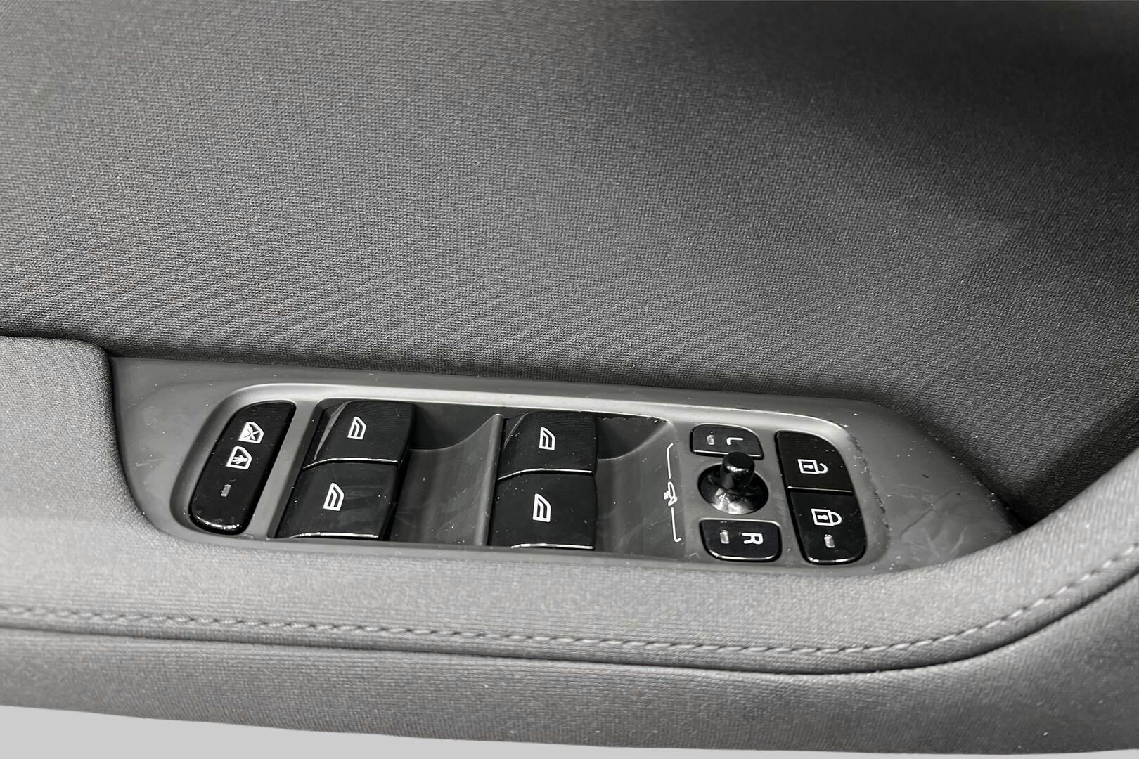 Polestar 2 iso kuva 22