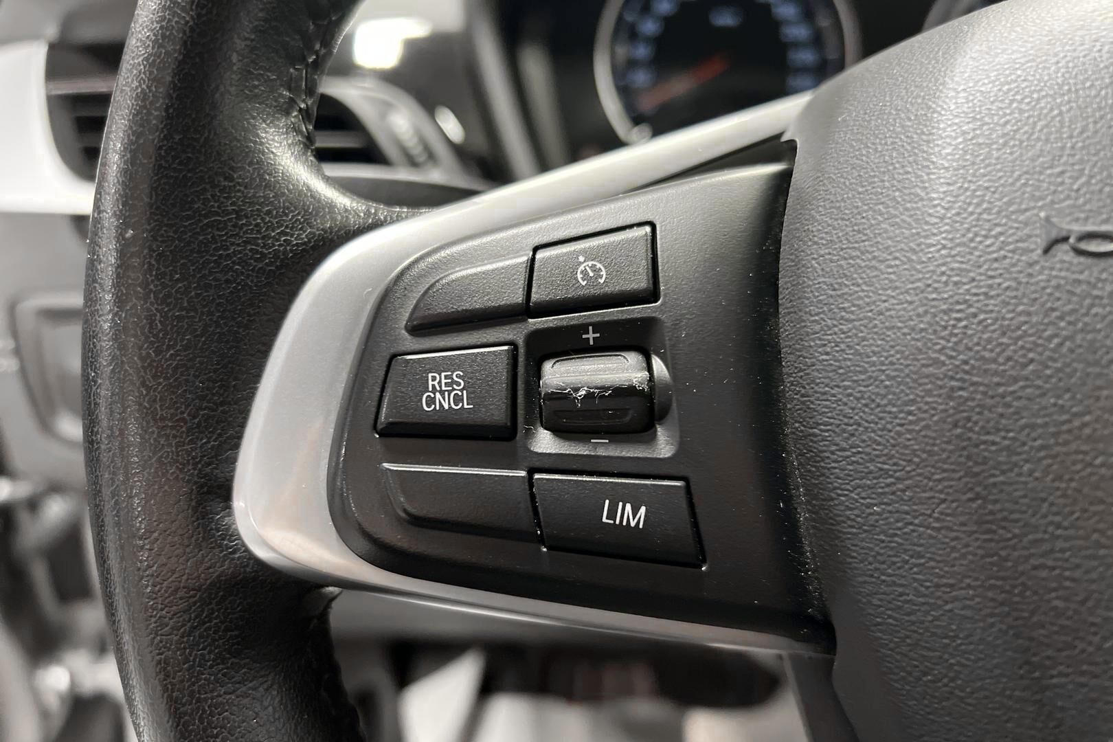 BMW X1 iso kuva 16