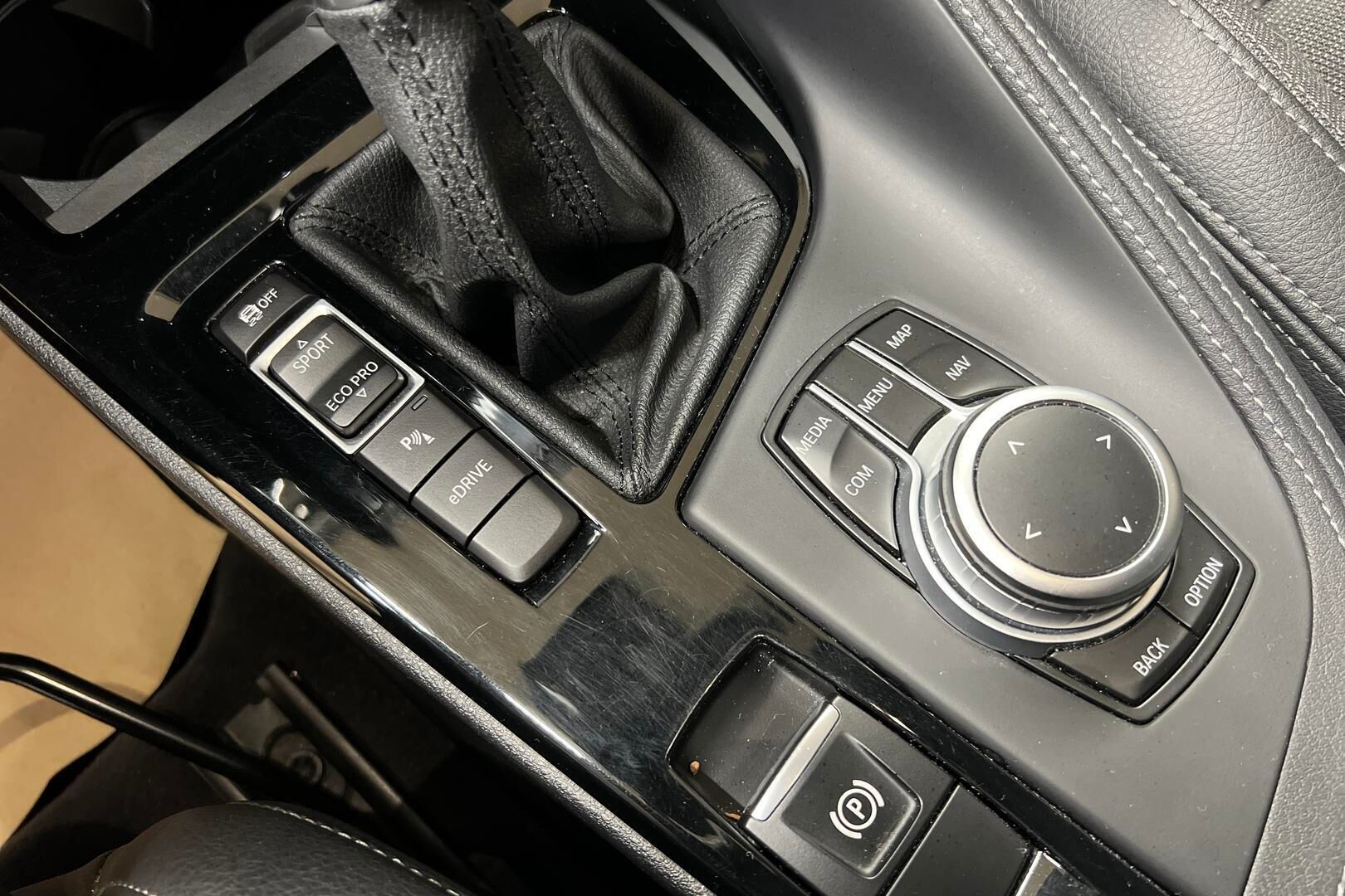 BMW X1 iso kuva 17