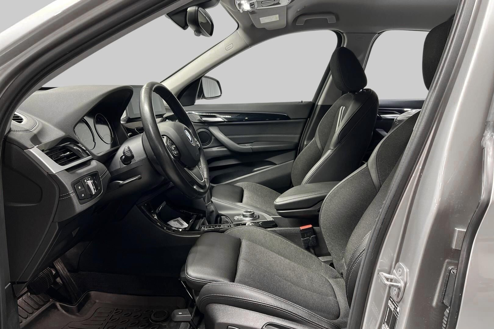 BMW X1 iso kuva 8