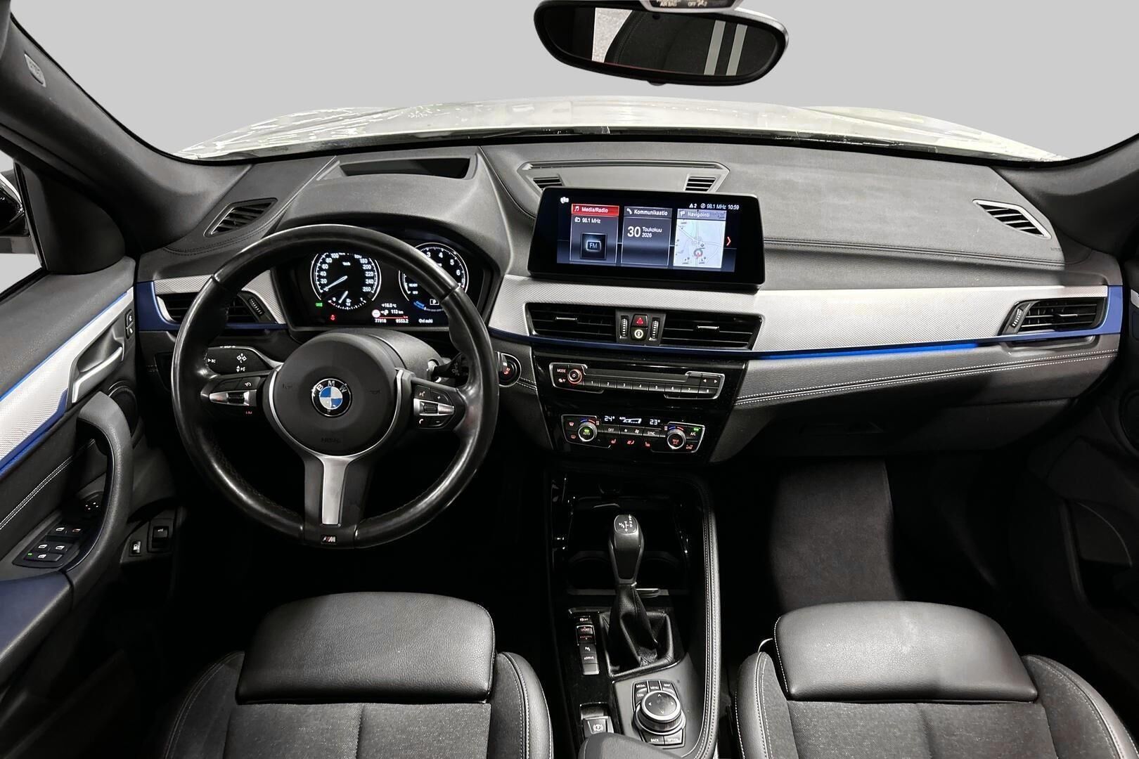 BMW X1 iso kuva 11