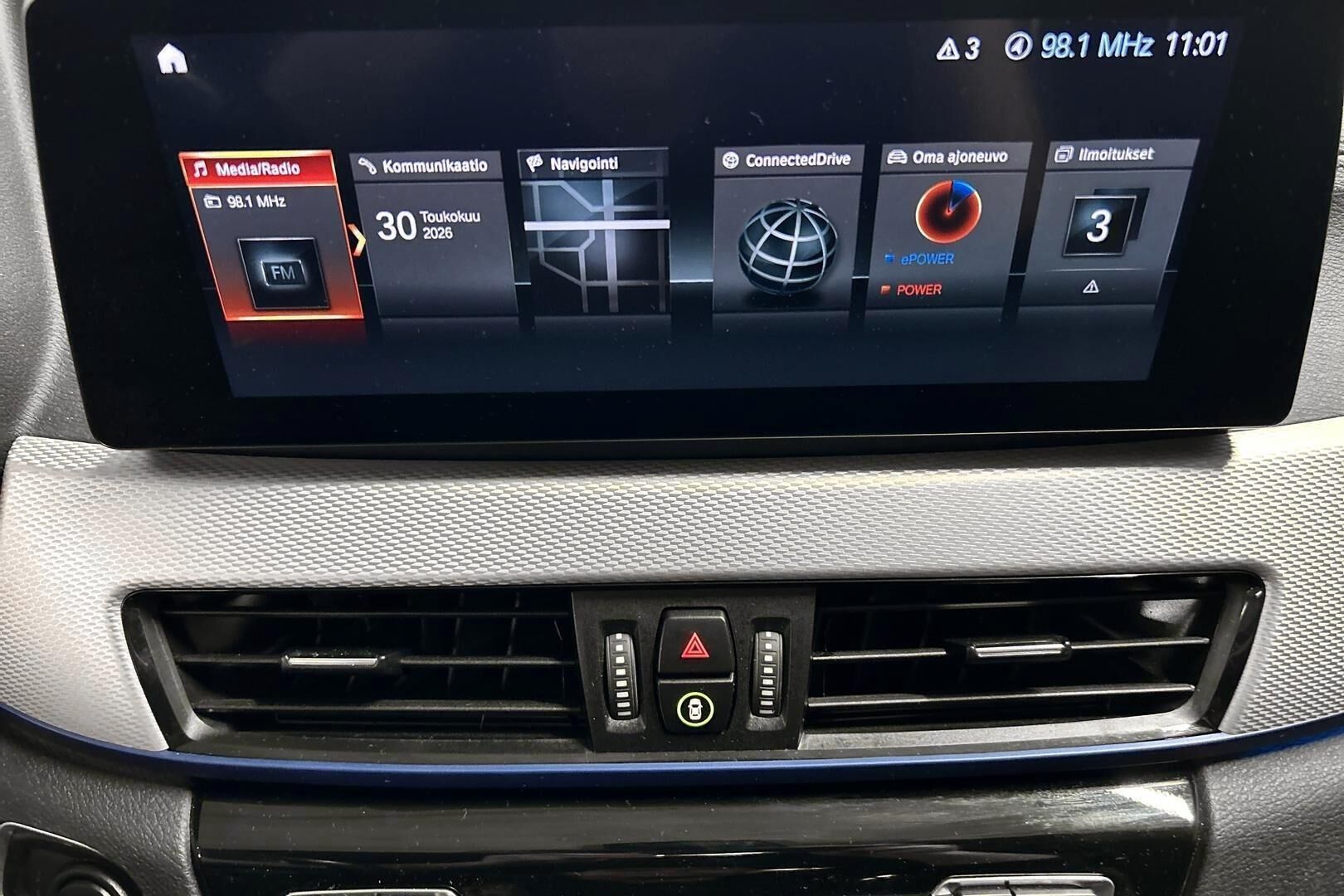 BMW X1 iso kuva 16
