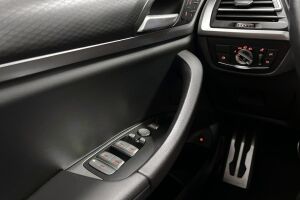 BMW X3 esikatselu 16