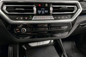 BMW iX3 esikatselu 18