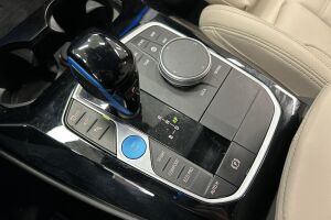 BMW iX3 esikatselu 20