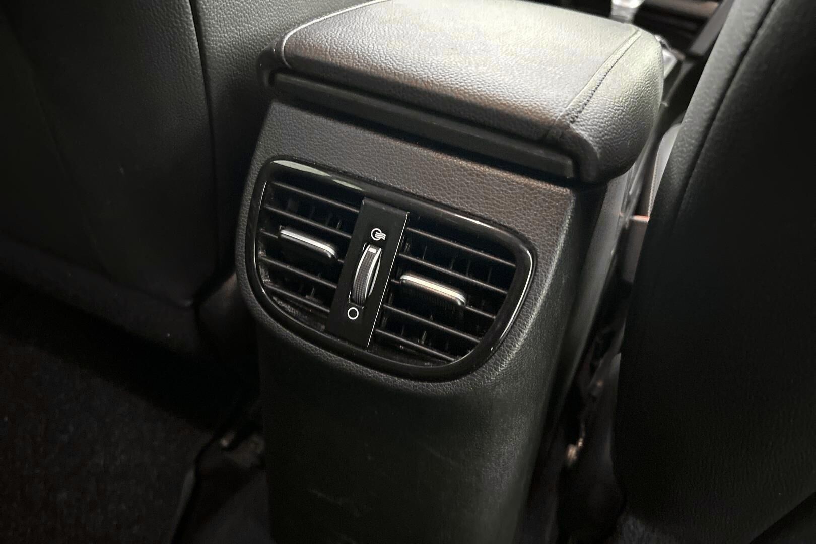 Kia Ceed iso kuva 13