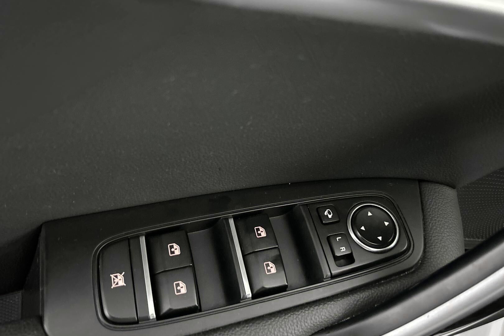 Kia Ceed iso kuva 15