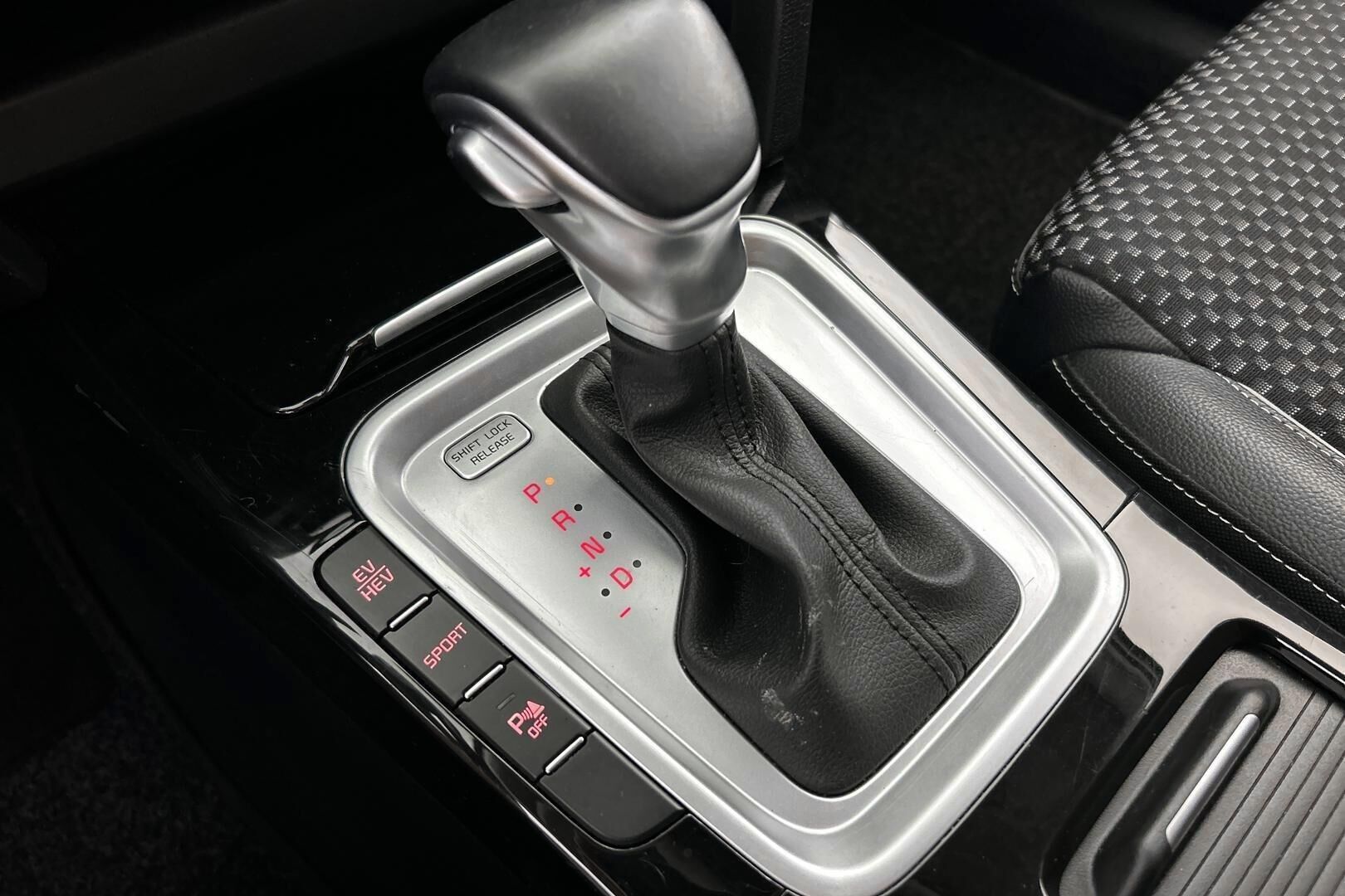 Kia Ceed iso kuva 17