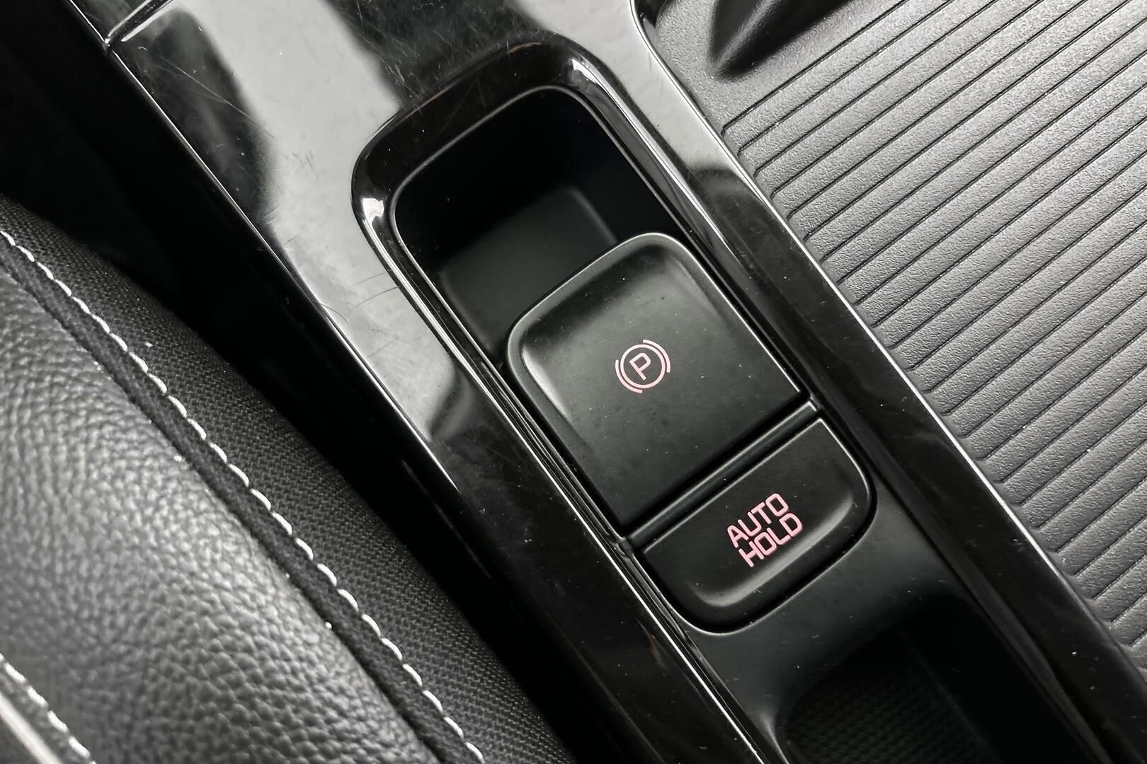 Kia Ceed iso kuva 19