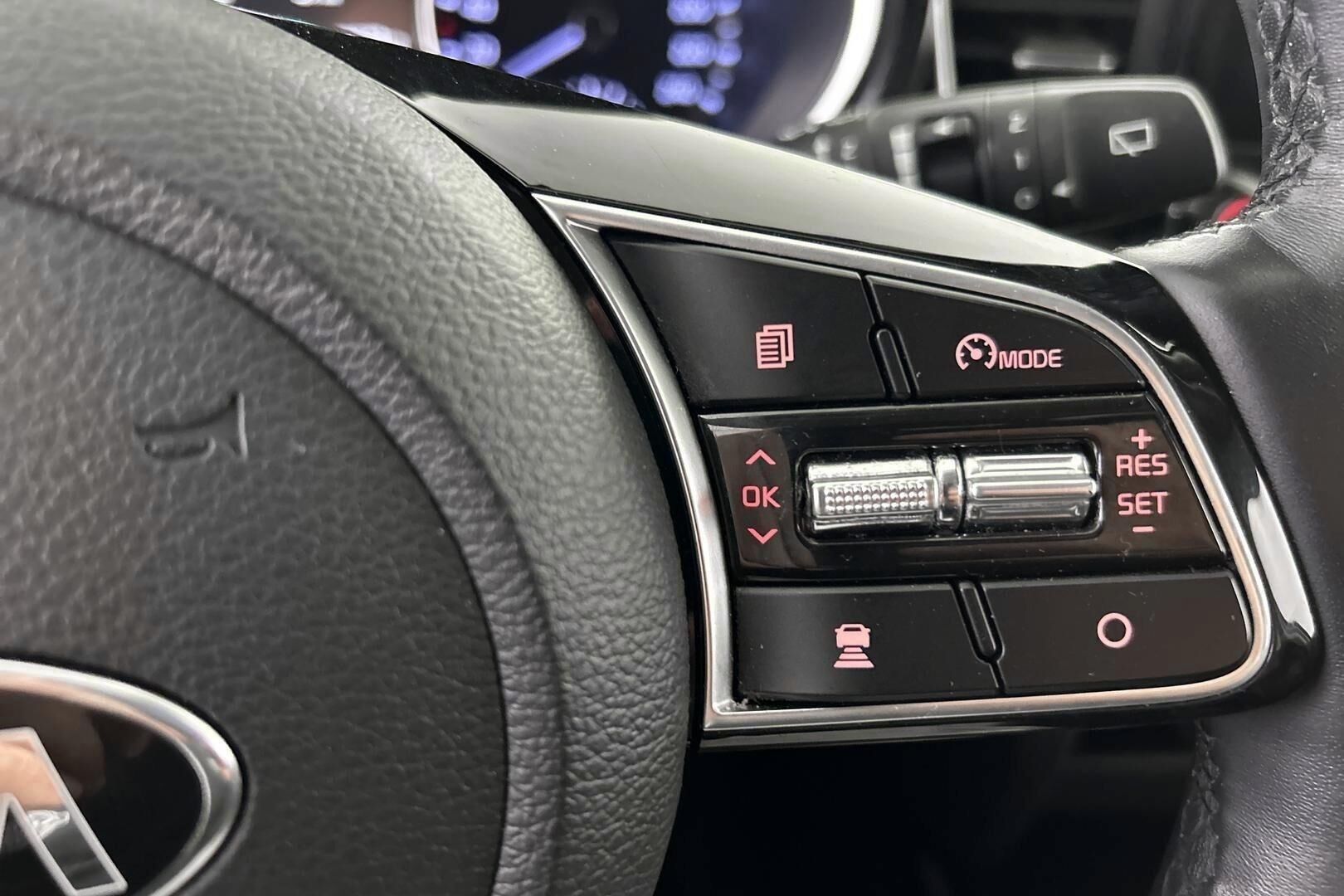 Kia Ceed iso kuva 24