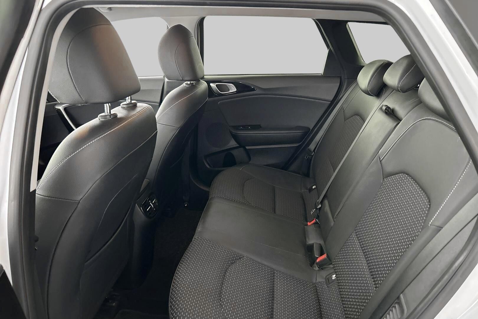 Kia Ceed iso kuva 9