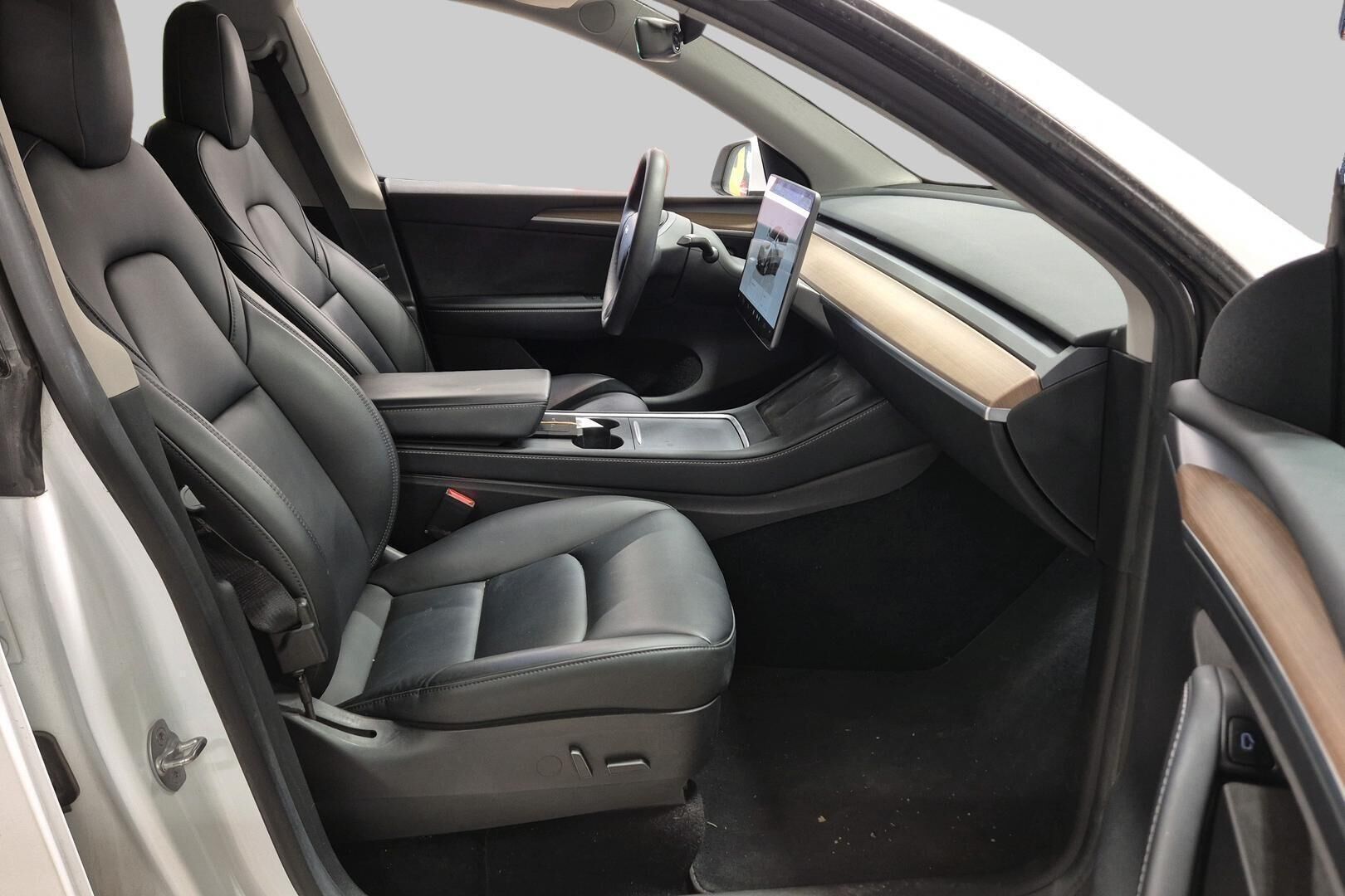 Tesla Model Y iso kuva 4