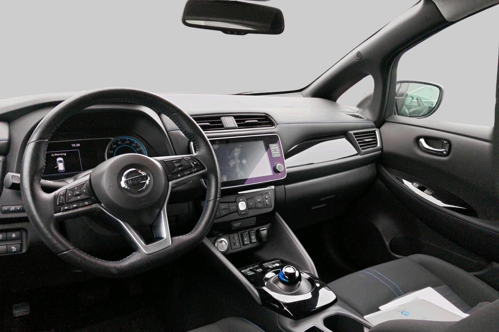 Nissan Leaf iso kuva 2