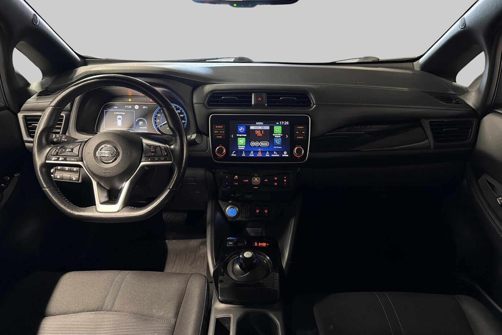 Nissan Leaf iso kuva 11