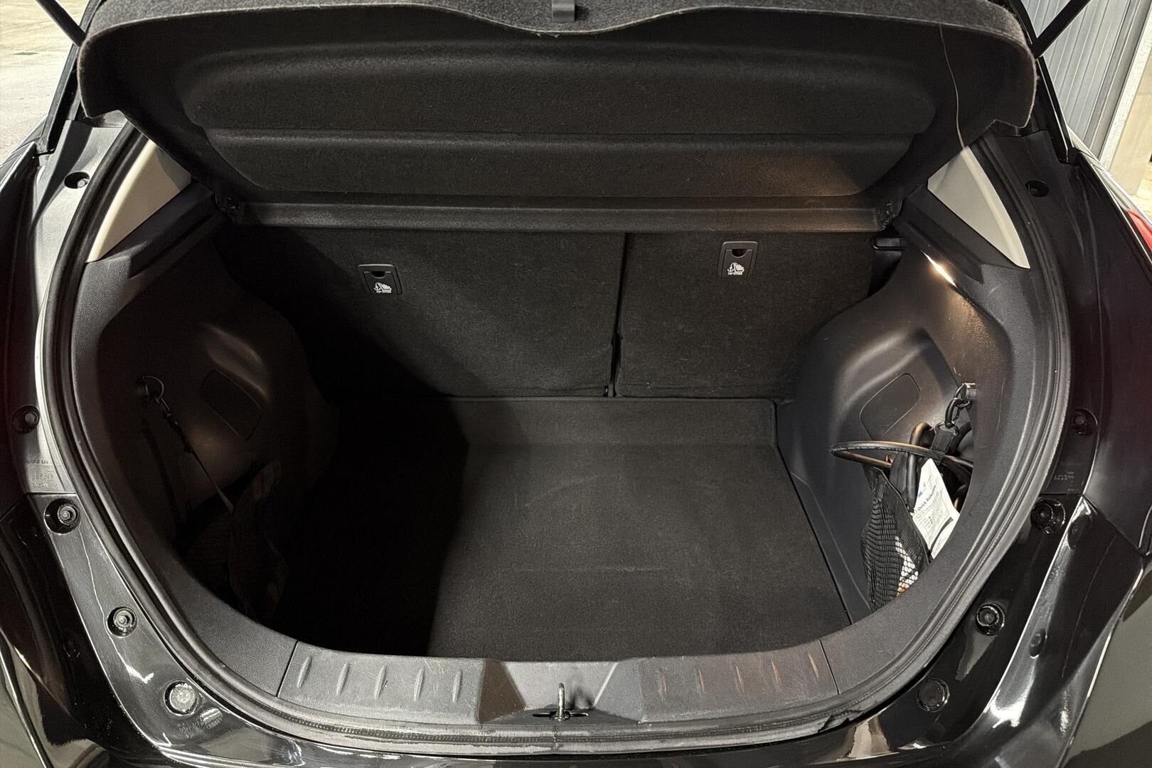 Nissan Leaf iso kuva 12