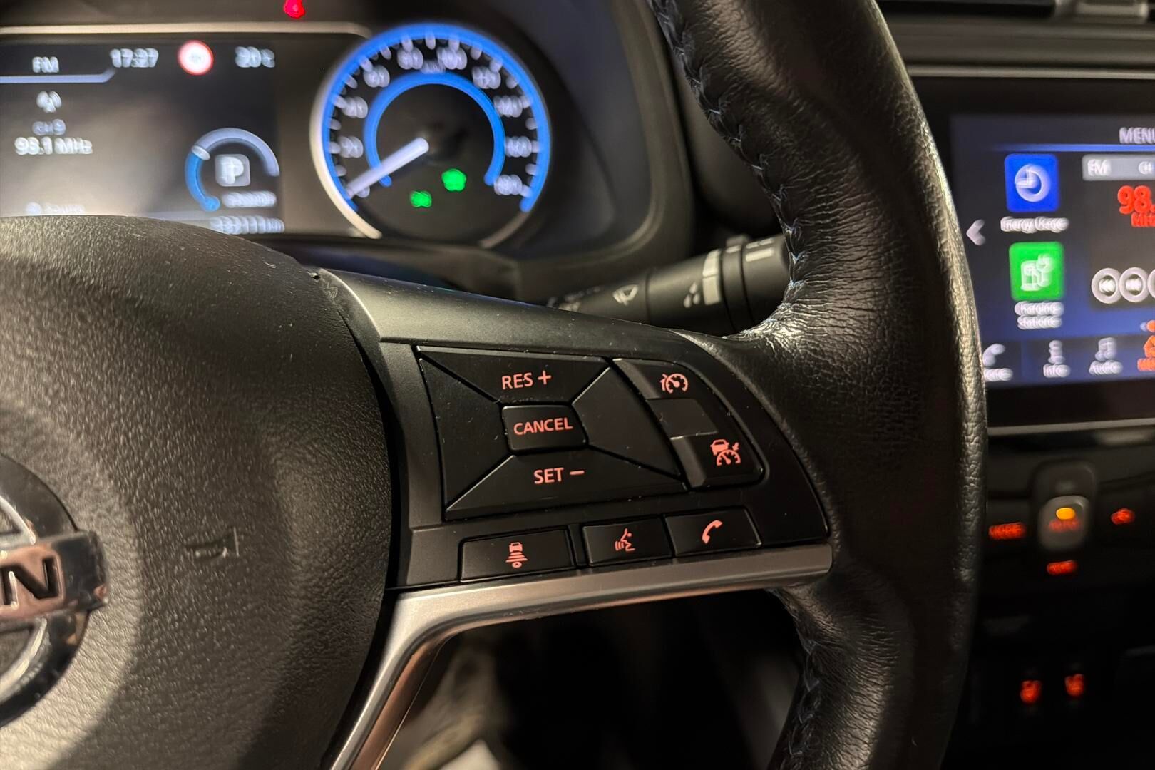 Nissan Leaf iso kuva 16