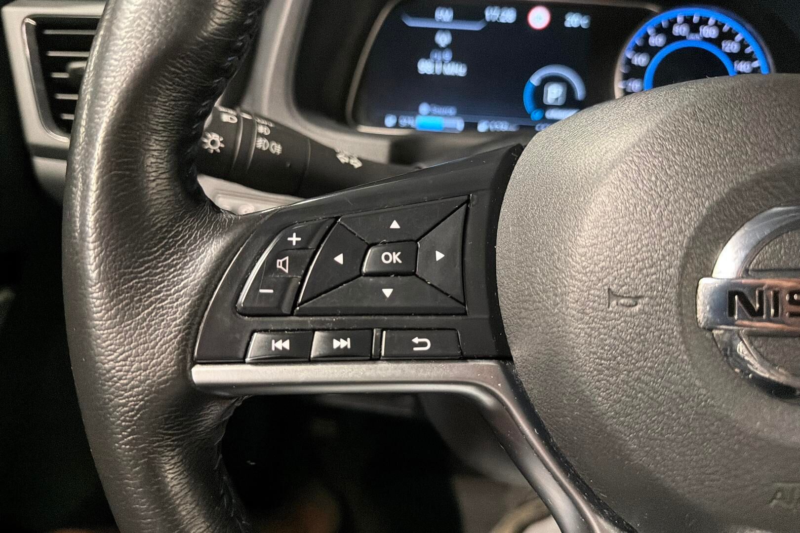 Nissan Leaf iso kuva 17