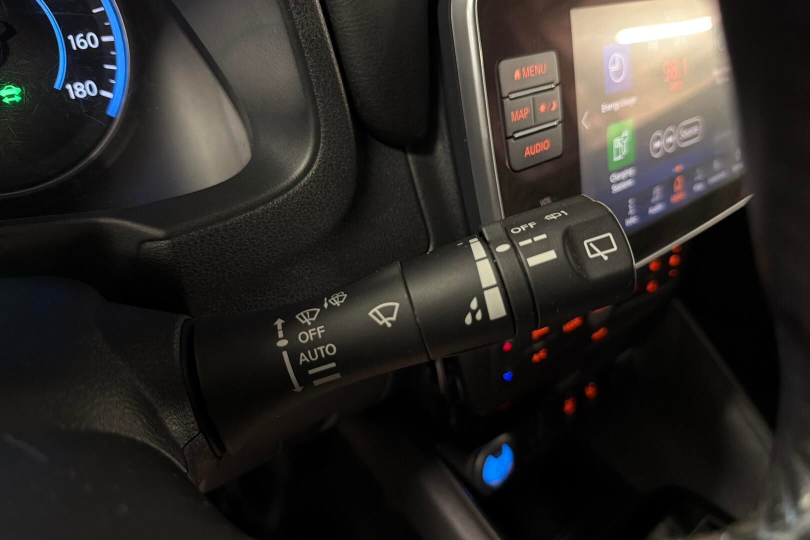 Nissan Leaf iso kuva 18