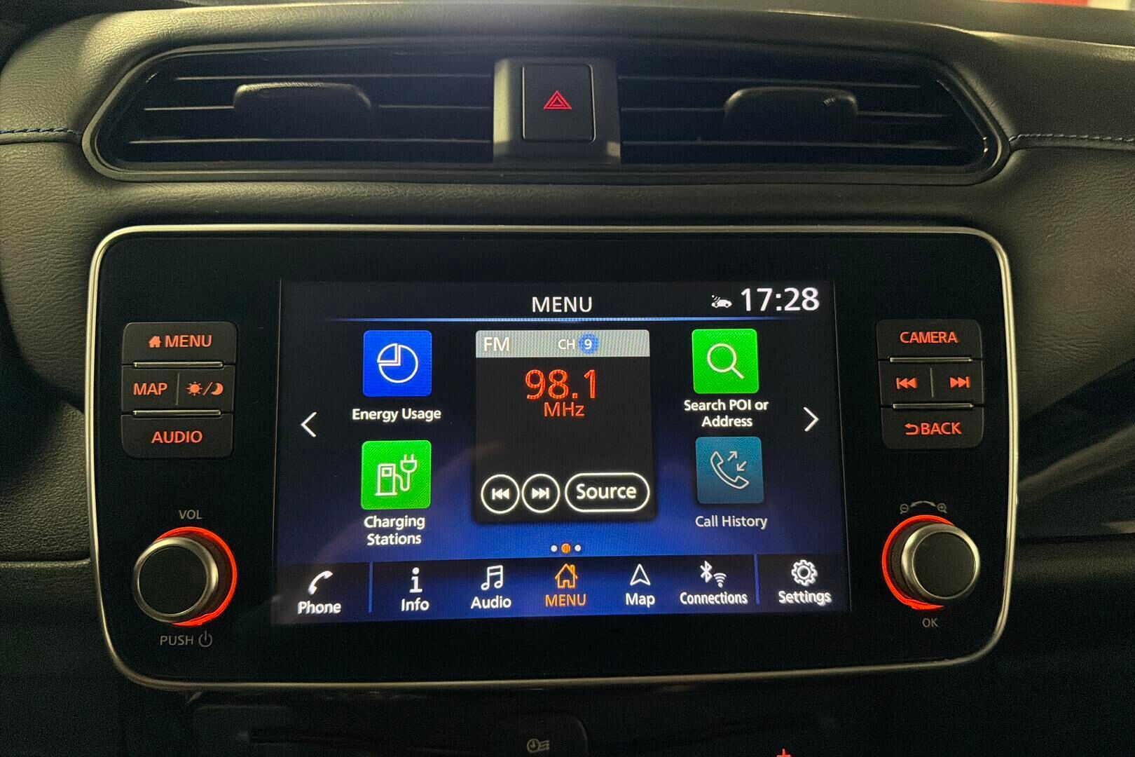 Nissan Leaf iso kuva 22