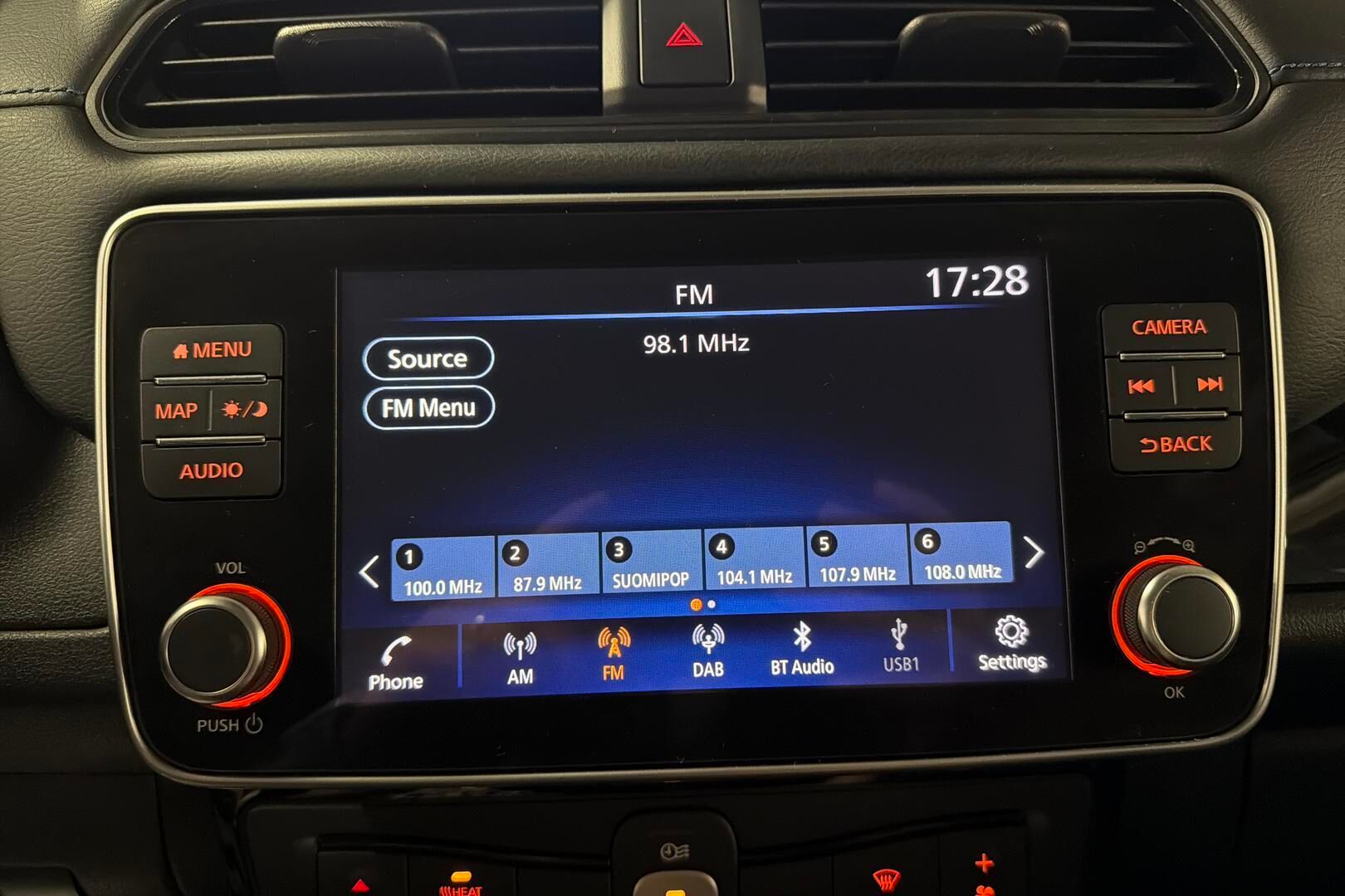 Nissan Leaf iso kuva 25