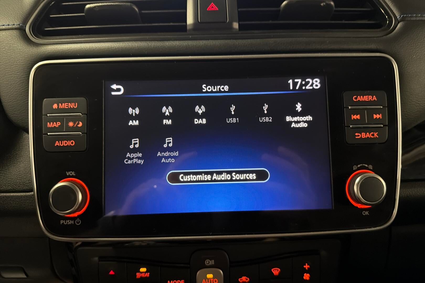 Nissan Leaf iso kuva 26