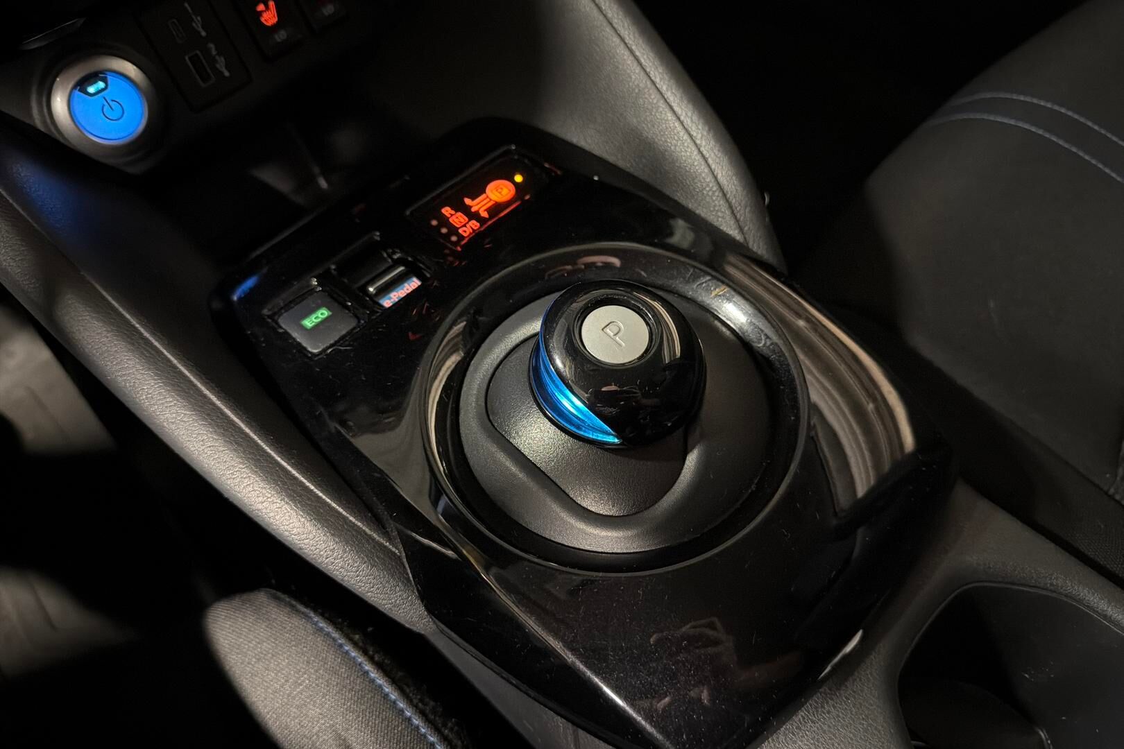 Nissan Leaf iso kuva 31