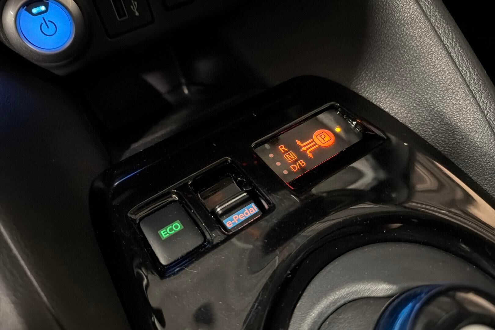 Nissan Leaf iso kuva 32