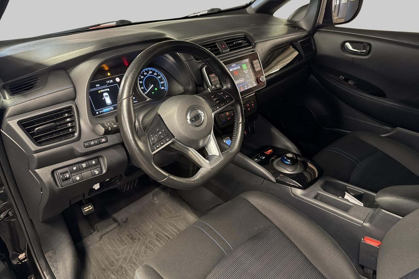 Nissan Leaf iso kuva 9