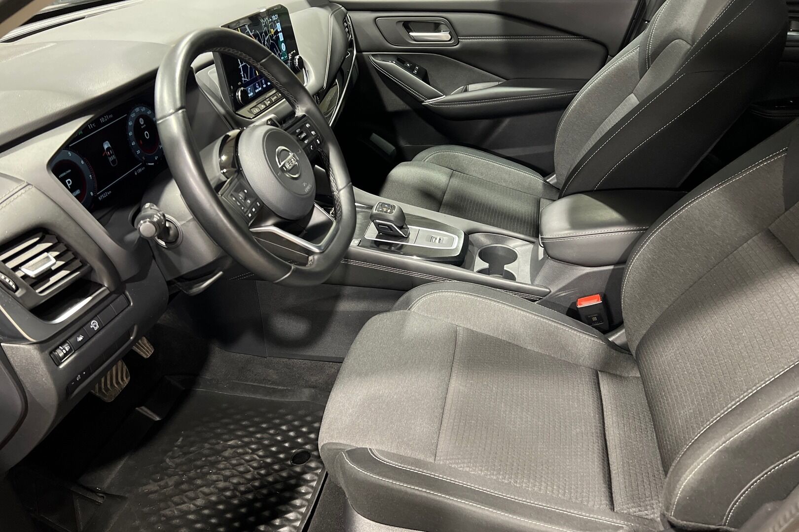 Nissan Qashqai iso kuva 6
