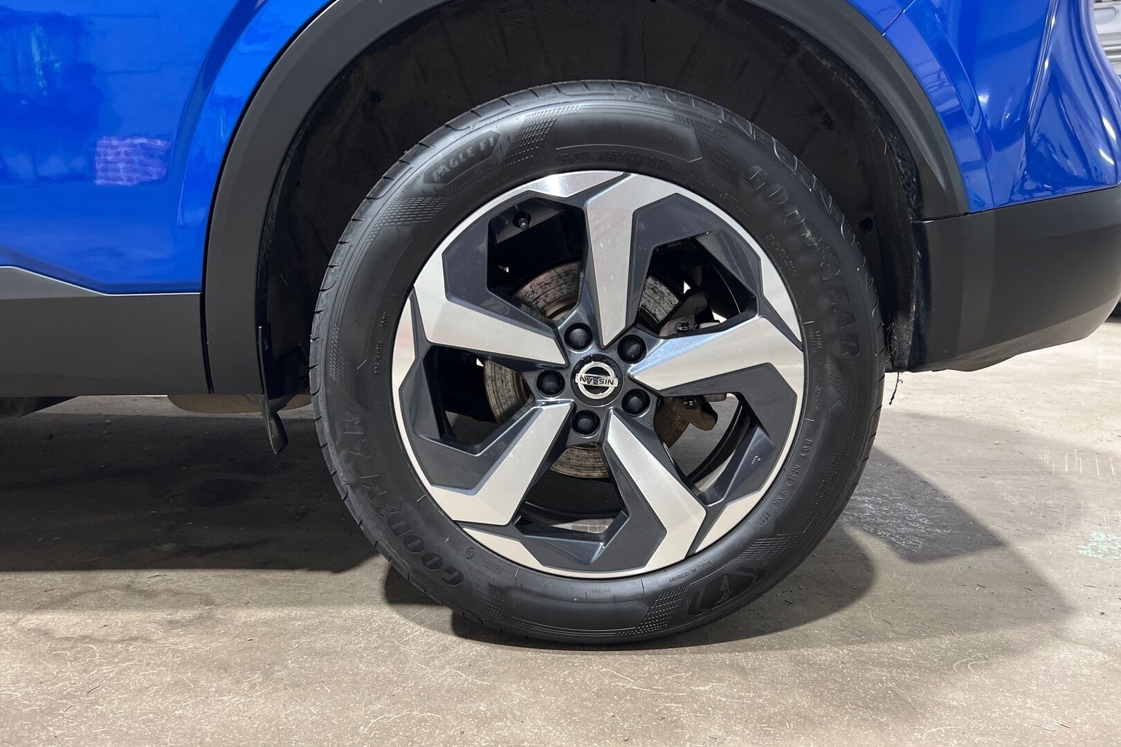 Nissan Qashqai iso kuva 9