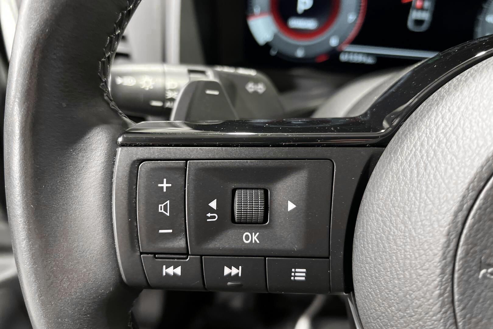 Nissan Qashqai iso kuva 14