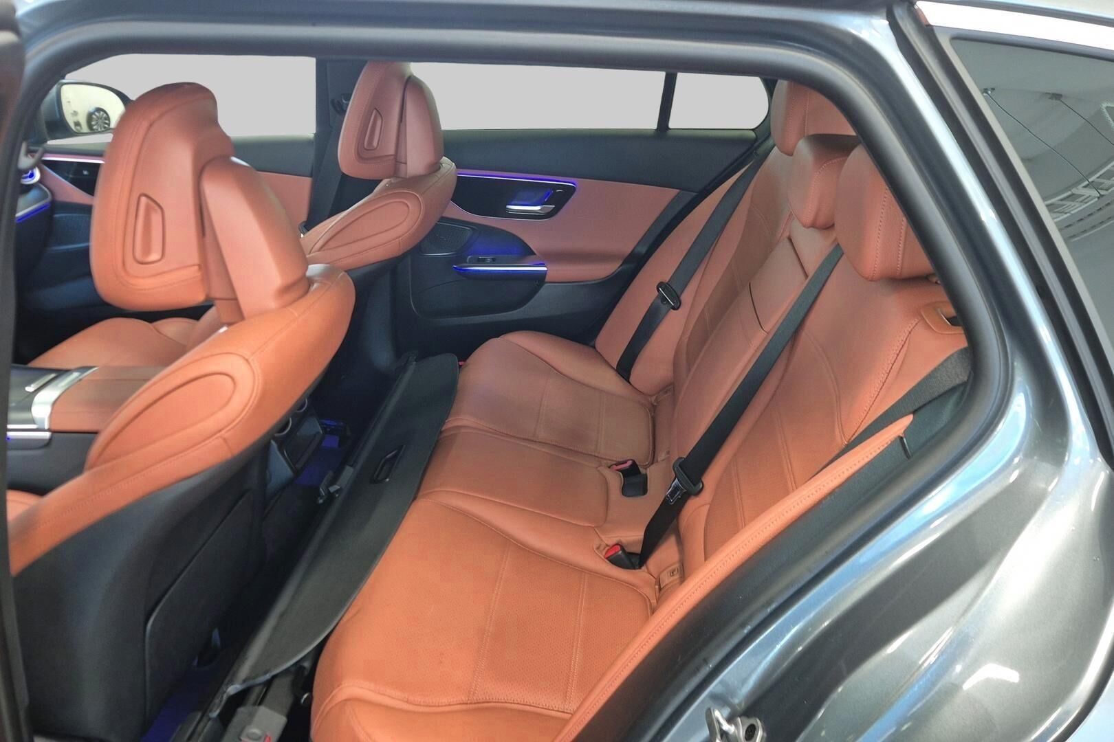 Mercedes-Benz C iso kuva 10