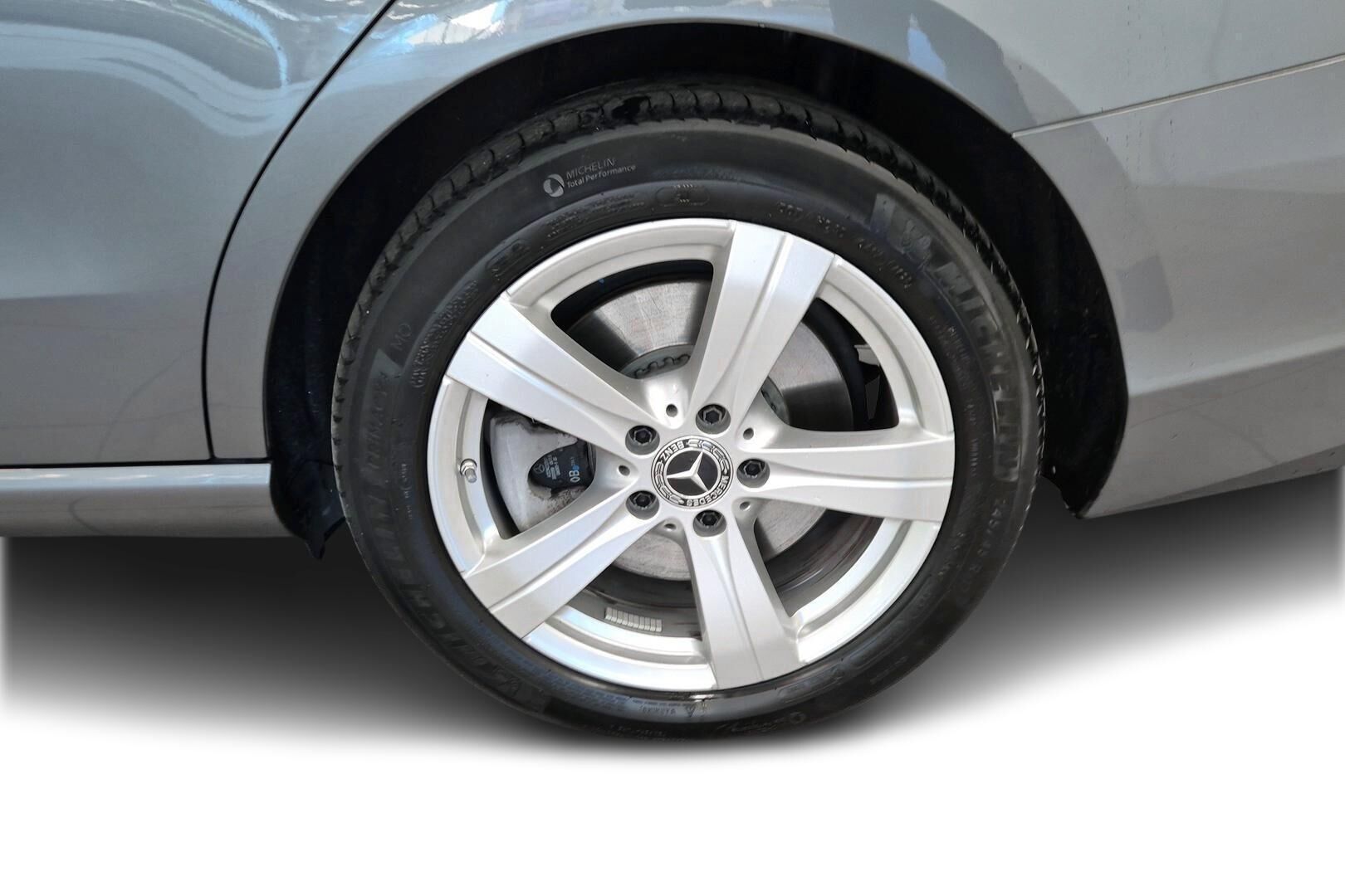 Mercedes-Benz C iso kuva 13