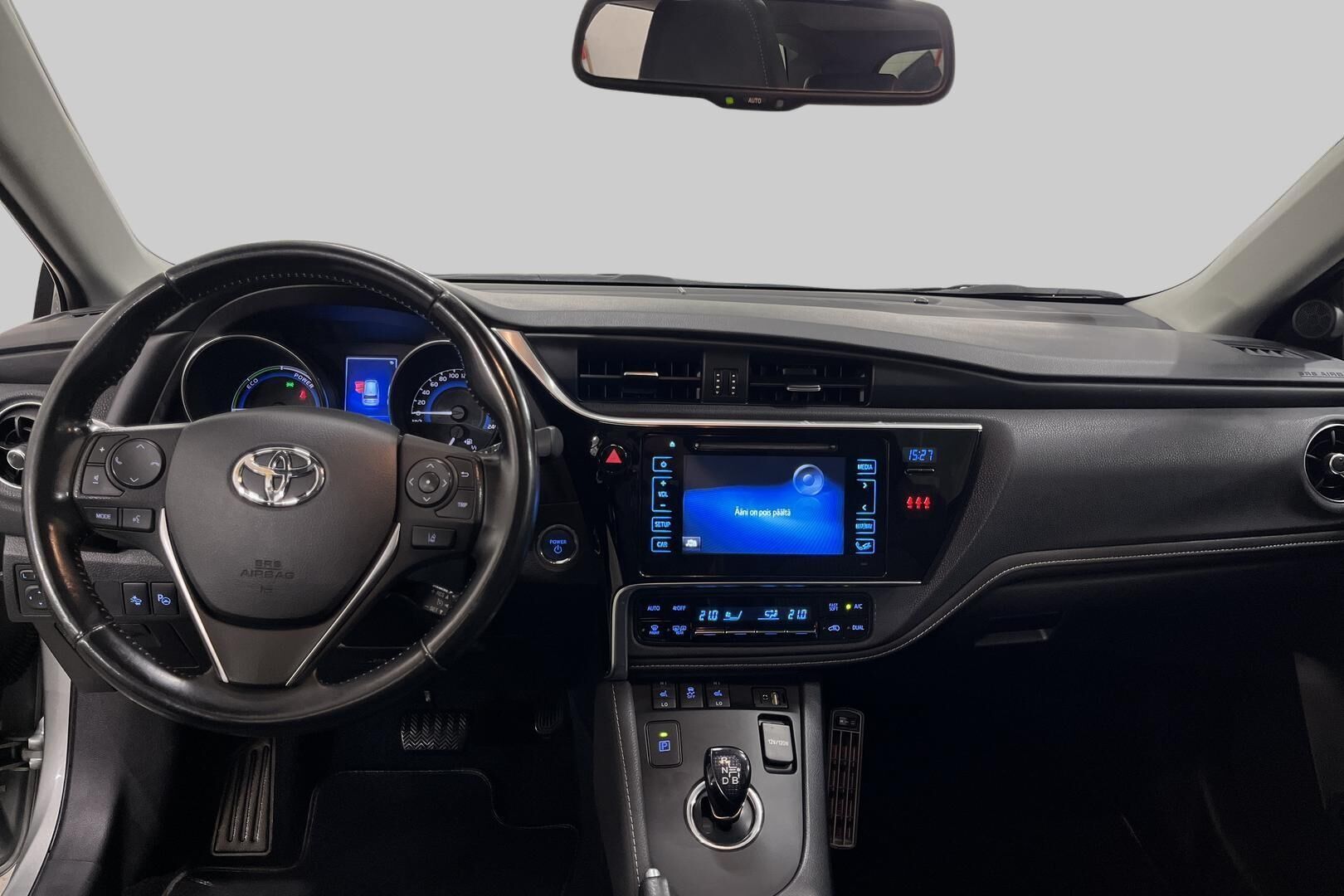 Toyota Auris iso kuva 11