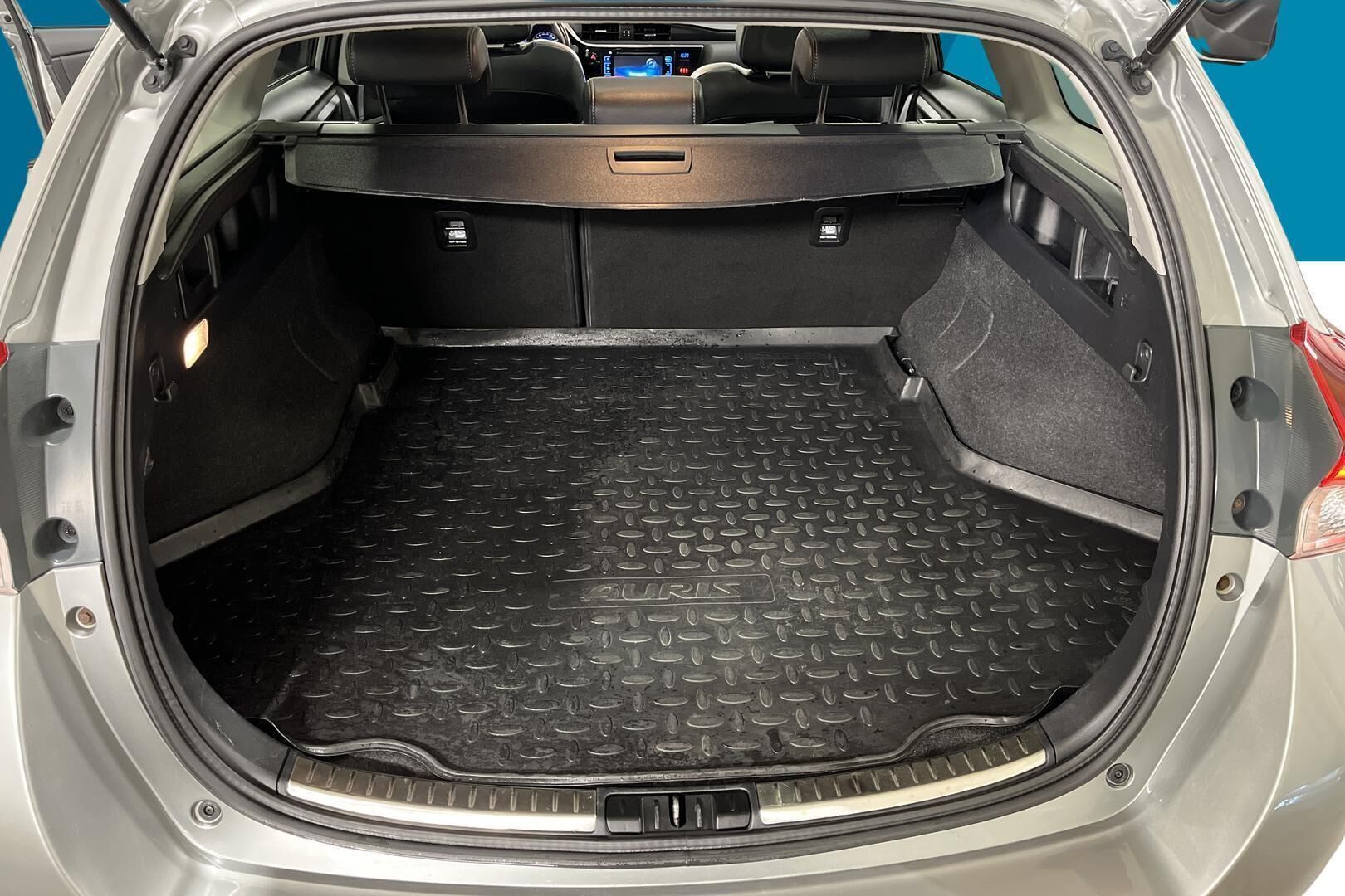 Toyota Auris iso kuva 12